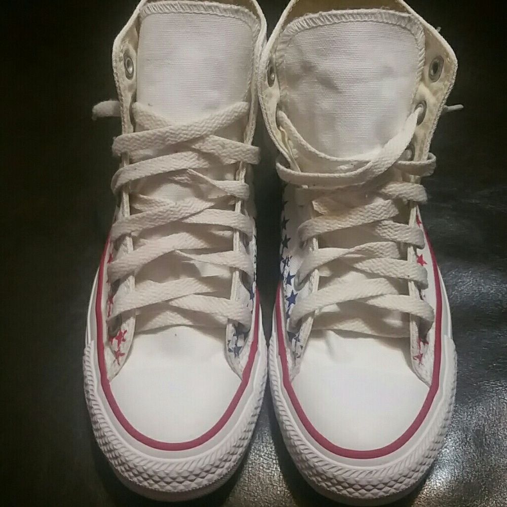 AMERICAN STAR'S CONVERSE CHUCKS TENNIS SHOES